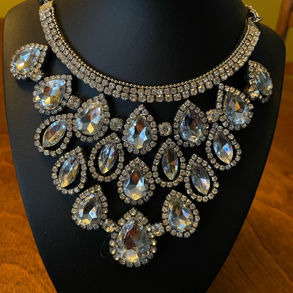 Statement Gorgeous Teardrop Rhinestone Necklace - Picture 3 of 7